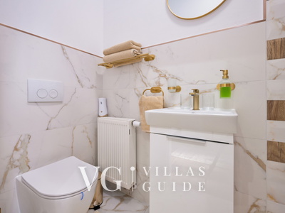 Dvori Perdedaj Bathroom