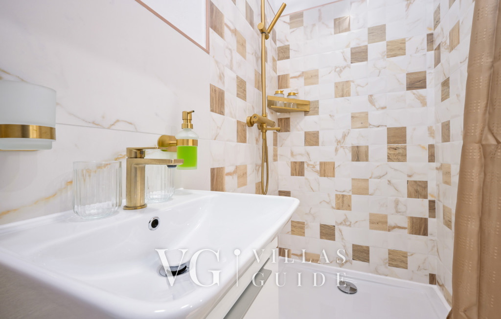 Dvori Perdedaj Bathroom