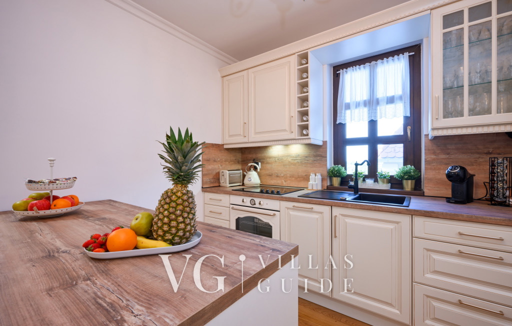 Dvori Perdedaj Kitchen