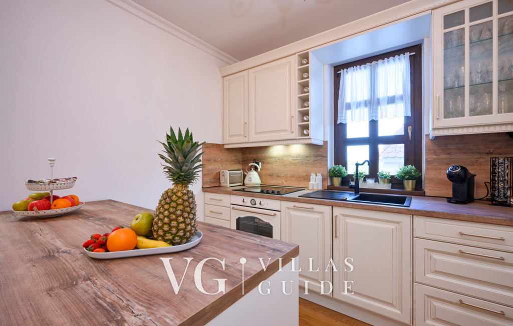 Dvori Perdedaj Kitchen