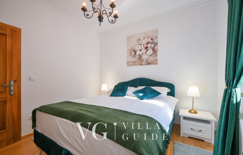 Dvori Perdedaj Bedroom