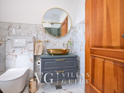 Dvori Perdedaj Bathroom