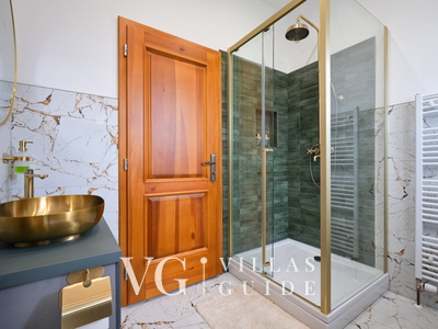 Dvori Perdedaj Bathroom