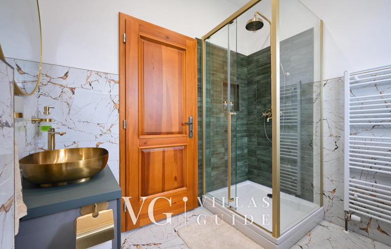 Dvori Perdedaj Bathroom