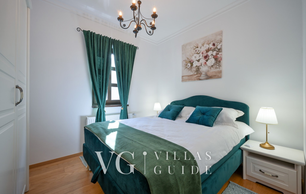 Dvori Perdedaj Bedroom