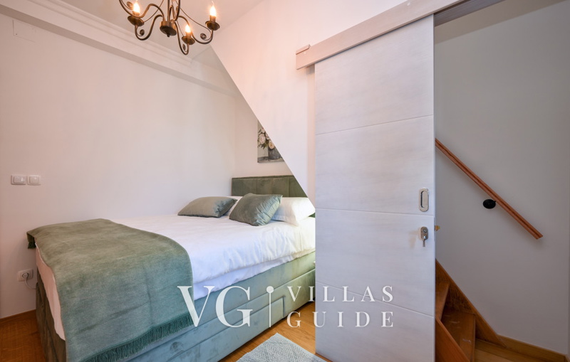 Dvori Perdedaj Bedroom