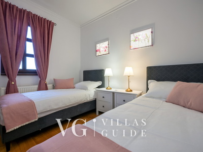 Dvori Perdedaj Bedroom