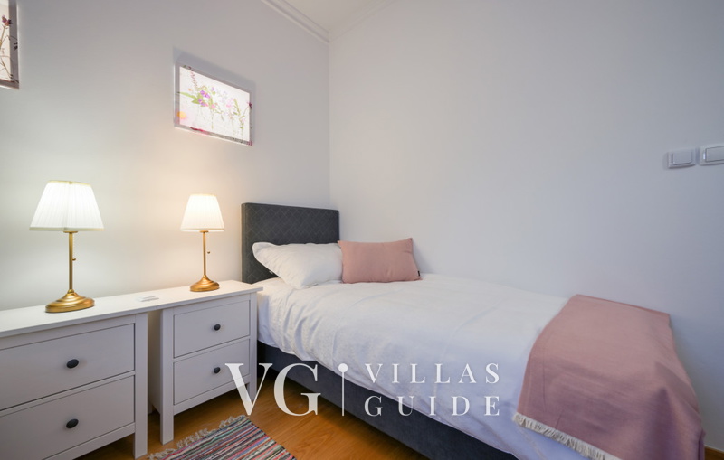 Dvori Perdedaj Bedroom