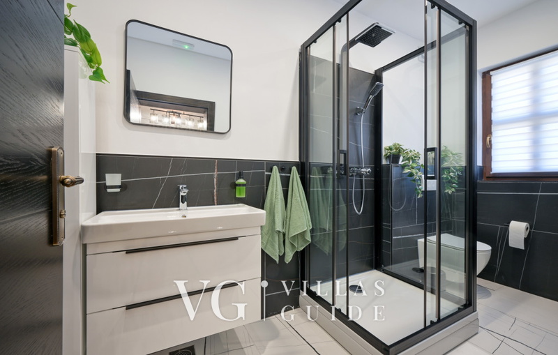 Dvori Perdedaj Bathroom