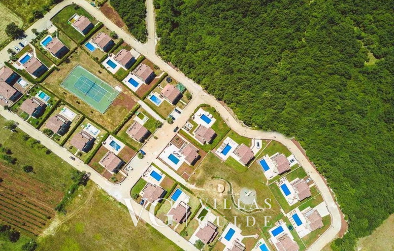 Villa Harmony Garden and property exterior