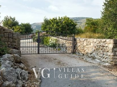 Holiday home Lišnjak Garten und Außenbereich