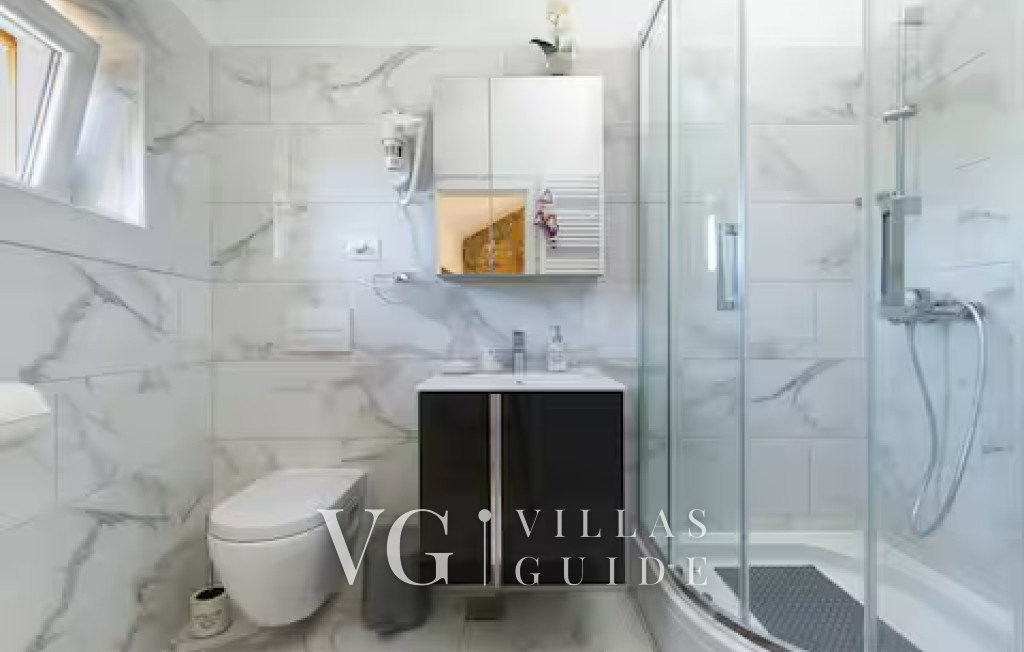 Holiday home Lišnjak Badezimmer