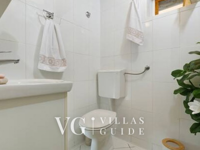 Holiday home Lišnjak Badezimmer