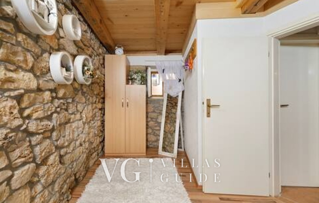 Holiday home Lišnjak Andere