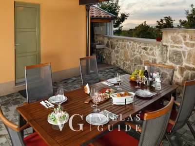 Holiday home Lišnjak Garten und Außenbereich