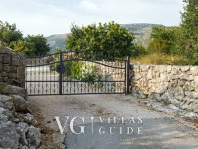 Holiday home Lišnjak Garten und Außenbereich