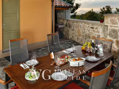 Holiday home Lišnjak Garten und Außenbereich