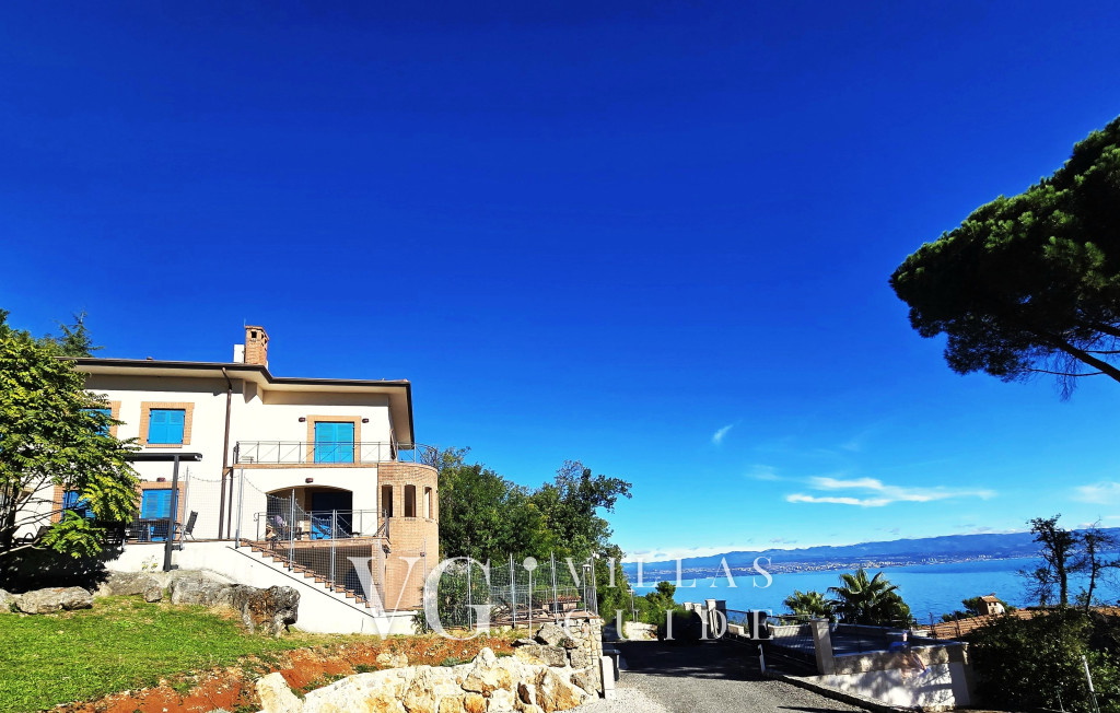 Villa Palazzo del mar with pool Opatija-Mošćenička Draga Garden and property exterior