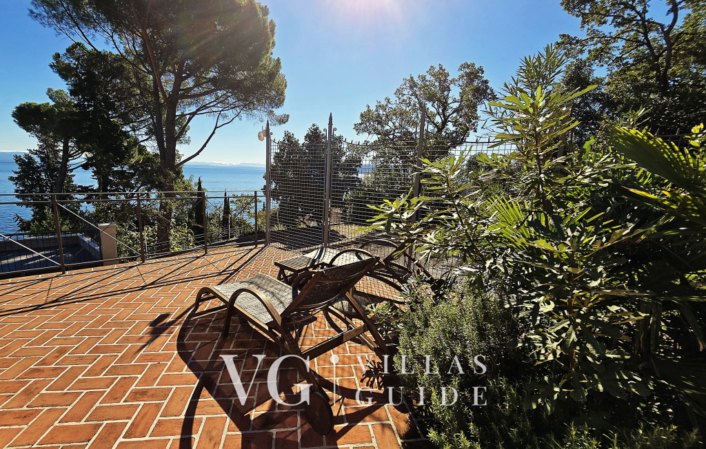 Villa Palazzo del mar with pool Opatija-Mošćenička Draga Garten und Außenbereich