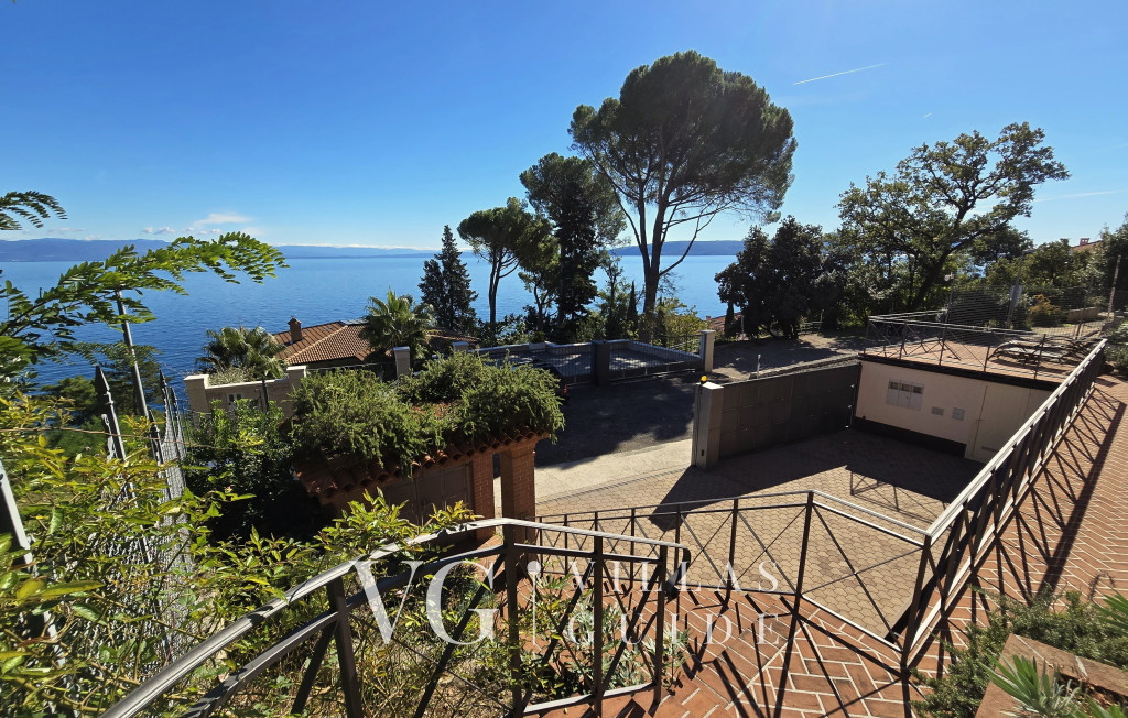 Villa Palazzo del mar with pool Opatija-Mošćenička Draga Garden and property exterior