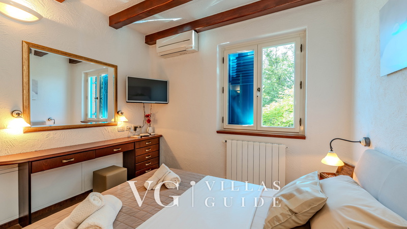 Villa Palazzo del mar with pool Opatija-Mošćenička Draga Schlafzimmer