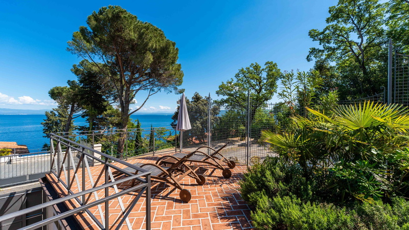 Villa Palazzo del mar with pool Opatija-Mošćenička Draga