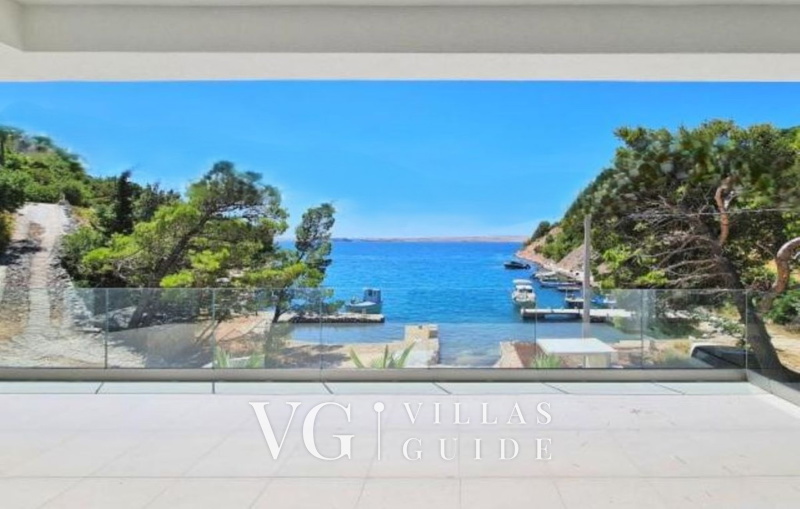 Villa Palazzo Maestral pool&beachfront&whirpool Garden and property exterior