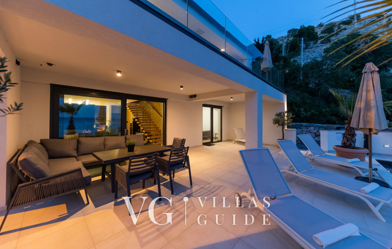 Villa Palazzo Maestral pool&beachfront&whirpool Garden and property exterior