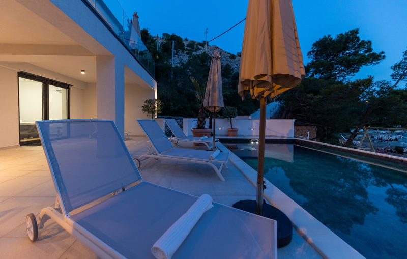 Villa Palazzo Maestral pool&beachfront&whirpool