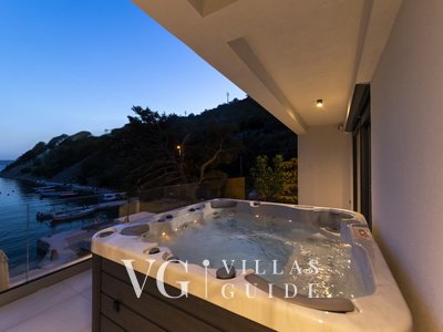 Villa Palazzo Maestral pool&beachfront&whirpool wellness