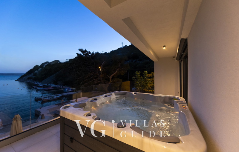 Villa Palazzo Maestral pool&beachfront&whirpool wellness