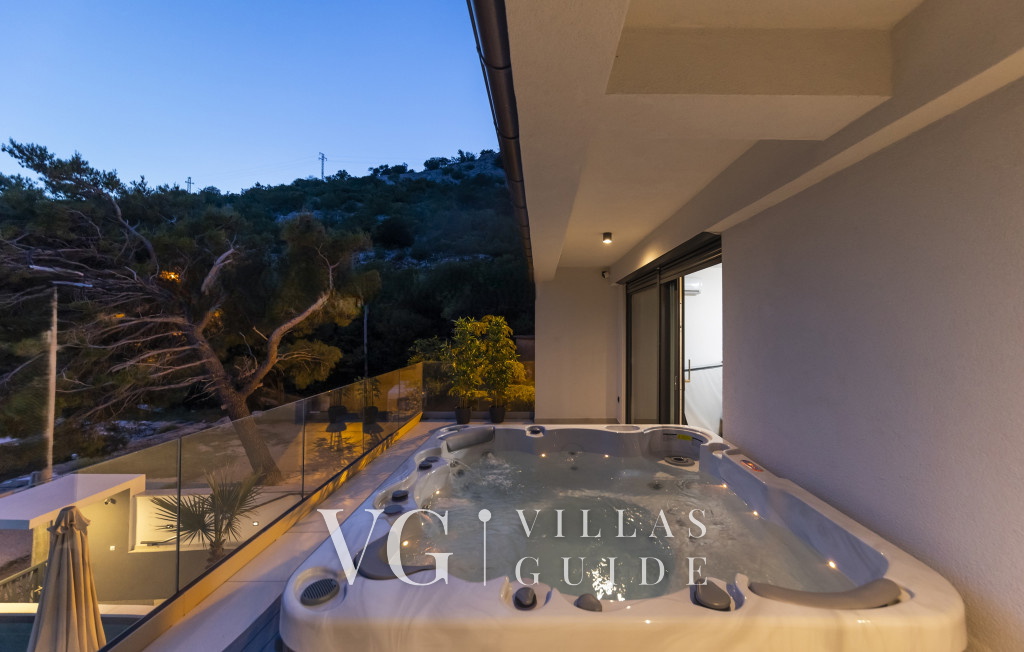 Villa Palazzo Maestral pool&beachfront&whirpool wellness