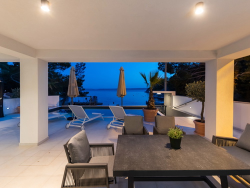 Villa Palazzo Maestral pool&beachfront&whirpool