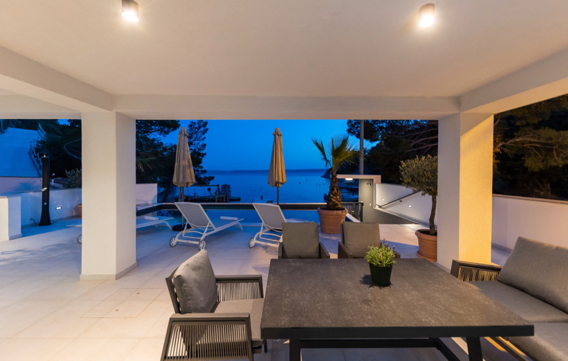 Villa Palazzo Maestral pool&beachfront&whirpool