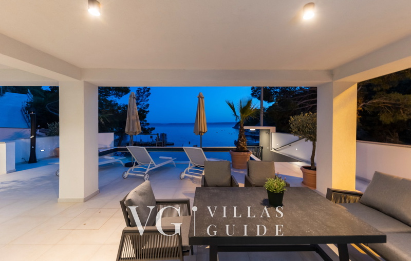 Villa Palazzo Maestral pool&beachfront&whirpool