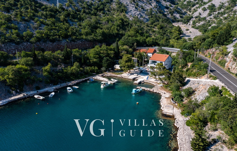 Villa Palazzo Maestral pool&beachfront&whirpool Microlocation