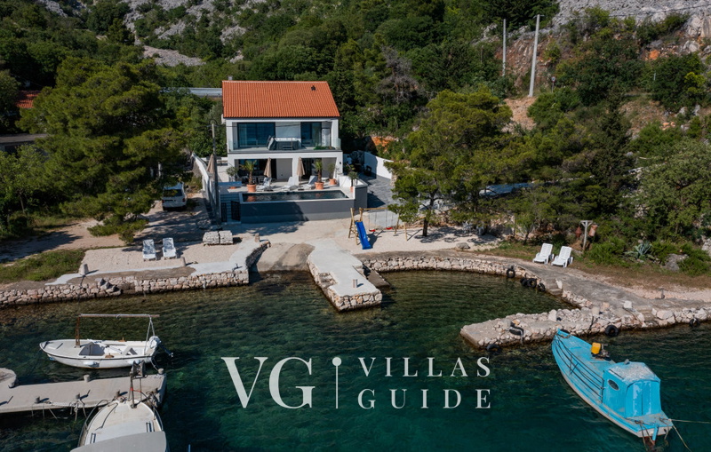 Villa Palazzo Maestral pool&beachfront&whirpool Garden and property exterior