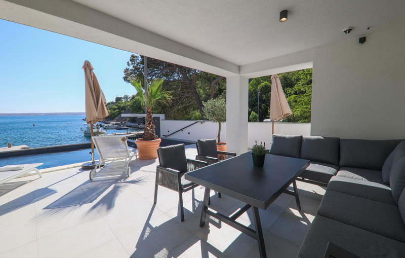 Villa Palazzo Maestral pool&beachfront&whirpool