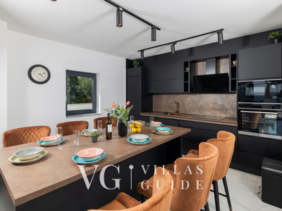 Villa Palazzo Maestral pool&beachfront&whirpool Kuhinja