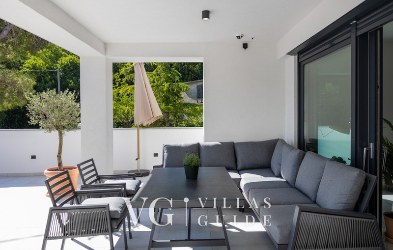 Villa Palazzo Maestral pool&beachfront&whirpool Garden and property exterior