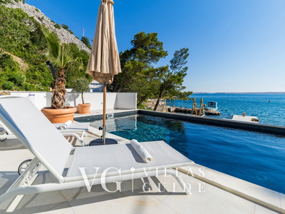 Villa Palazzo Maestral pool&beachfront&whirpool Bazen