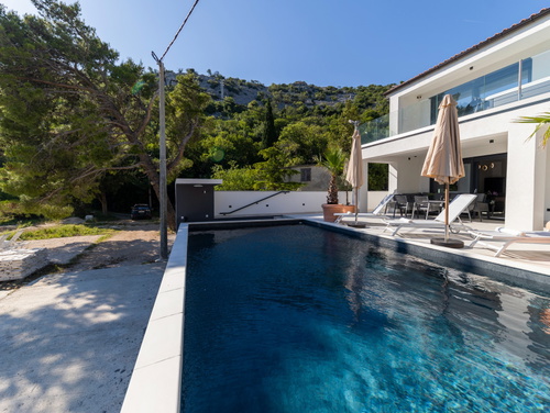 Villa Palazzo Maestral pool&beachfront&whirpool