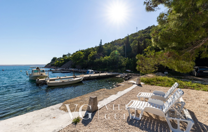 Villa Palazzo Maestral pool&beachfront&whirpool Garden and property exterior