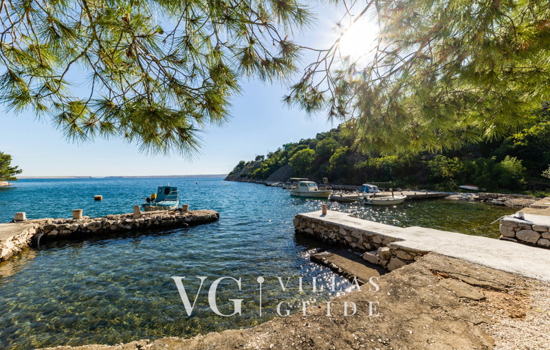 Villa Palazzo Maestral pool&beachfront&whirpool Microlocation