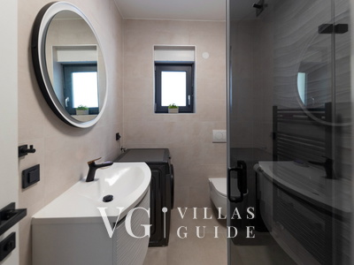 Villa Palazzo Maestral pool&beachfront&whirpool Kupaonica