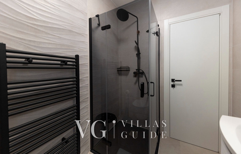 Villa Palazzo Maestral pool&beachfront&whirpool Kupaonica