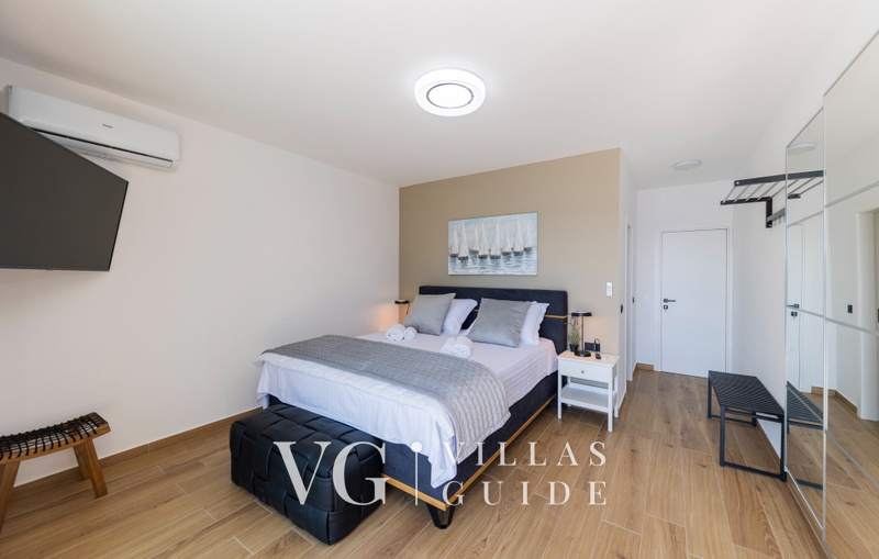 Villa Palazzo Maestral pool&beachfront&whirpool Bedroom