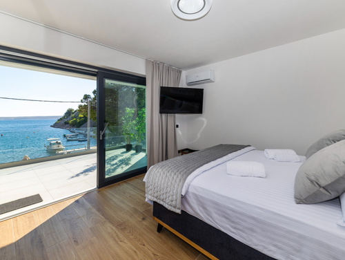 Villa Palazzo Maestral pool&beachfront&whirpool