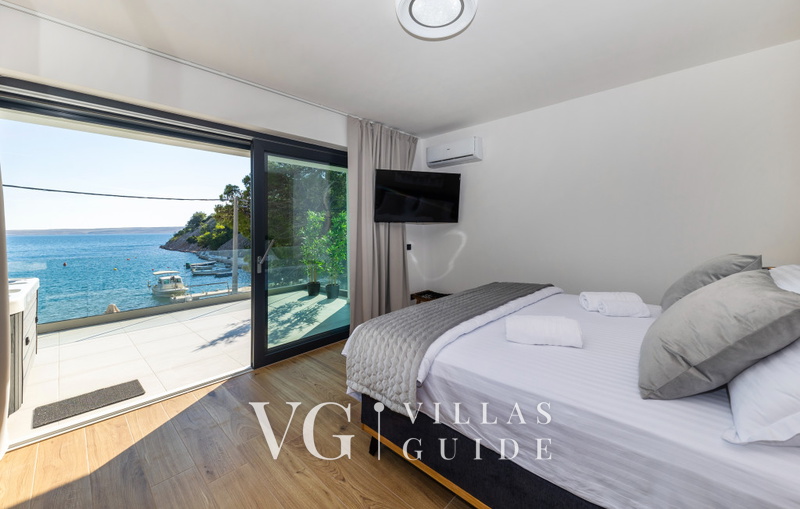 Villa Palazzo Maestral pool&beachfront&whirpool Bedroom