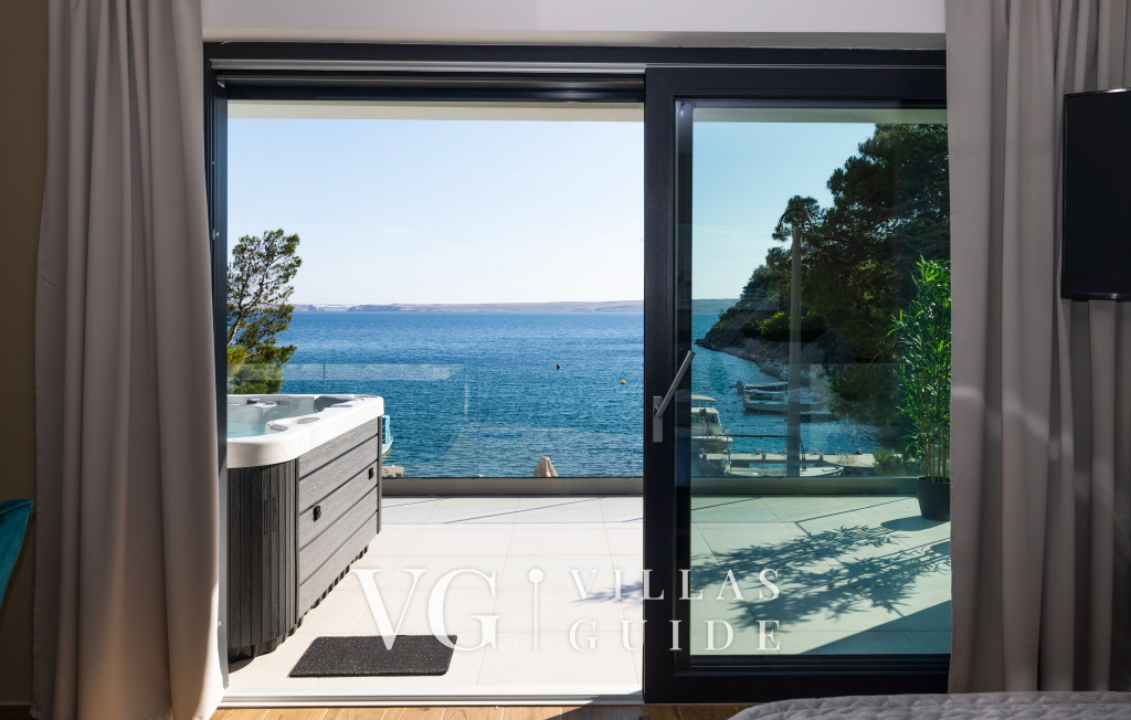 Villa Palazzo Maestral pool&beachfront&whirpool Bedroom